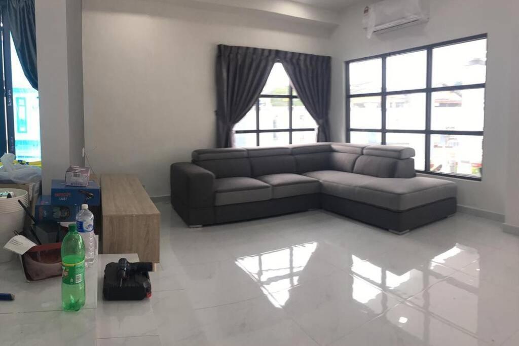 22Pax :Taman Pelangi Party House Nearby Midvelly Villa Johor Bahru Exterior photo